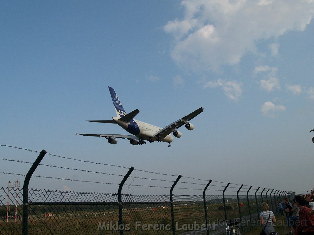 Warten auf den Airbus 380 Koeln Bonn P297.JPG